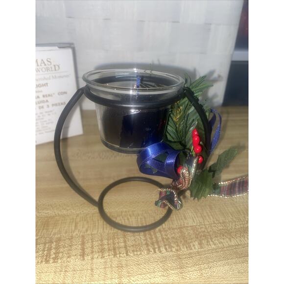 House of Lloyd Christmas Around The World Royal Delight Candle Holder 4” Tall - Picture 2 of 8